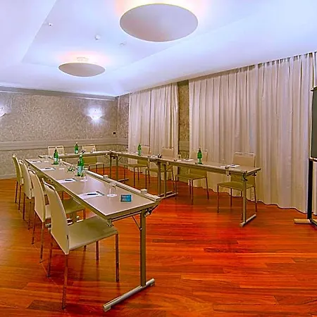 Nh Centro Hotel 4*