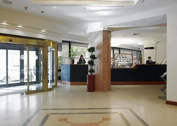 מלון Nh Centro 4*